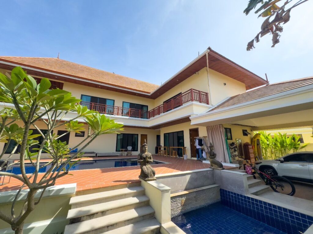 Modern Balinese Pool Villa – Just 150m from the Beach!
