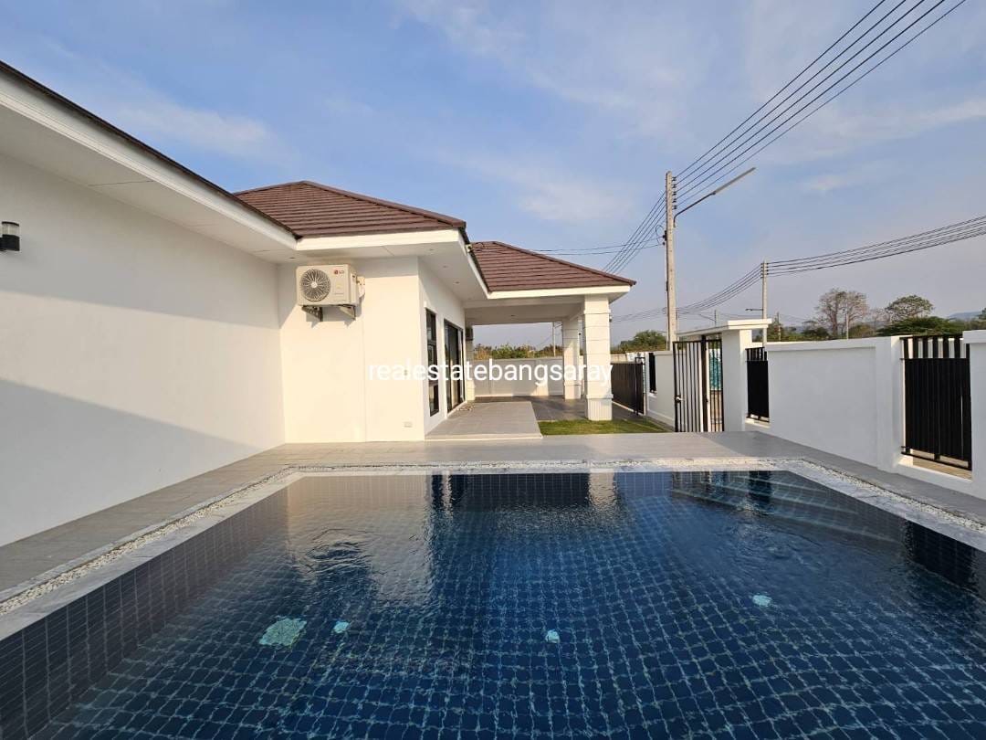 Brokerage property photograph: villa